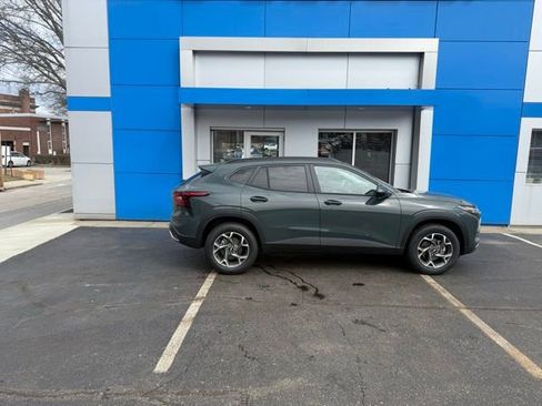 New 2026 Chevrolet Trax LT w/ Driver Confidence Package FWD image 4