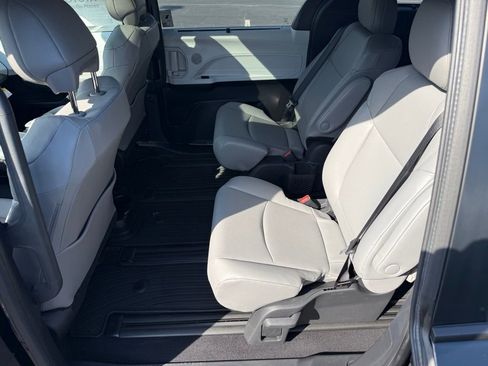 New 2026 Toyota Sienna XLE image 32