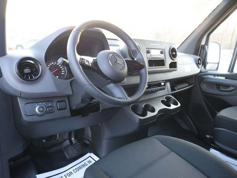 Used 2025 Mercedes-Benz Sprinter 2500 image 12