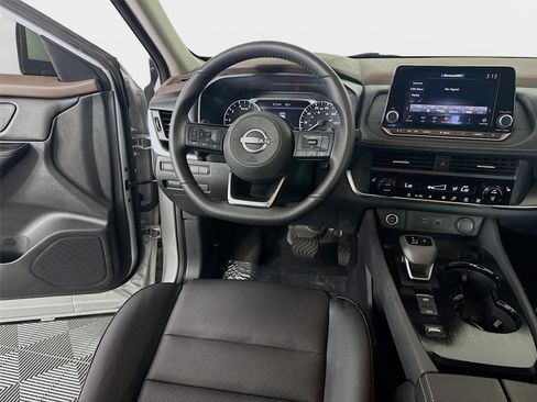 Used 2023 Nissan Rogue SV w/ SV Premium B Package FWD image 23