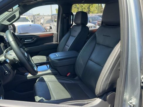 Used 2025 GMC Yukon XL Denali AWD/4WD image 11