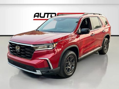 Used 2023 Honda Pilot TrailSport image 3