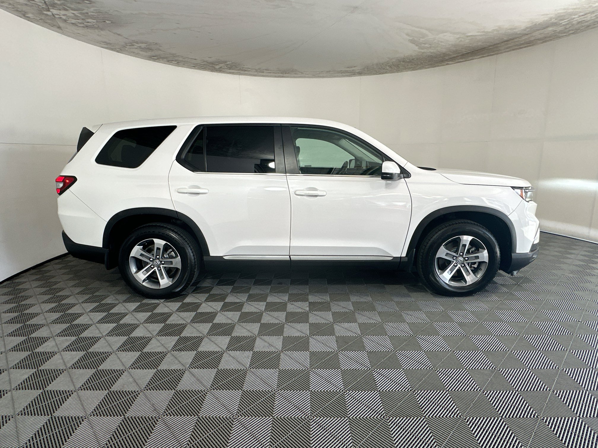 Used 2023 Honda Pilot EX-L image 2