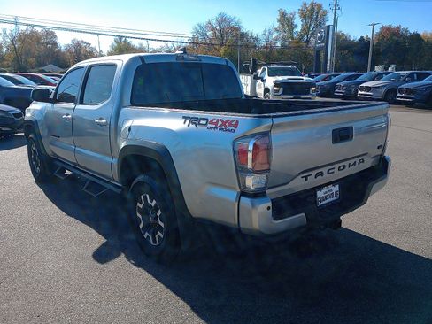 Used 2022 Toyota Tacoma TRD Off-Road image 5