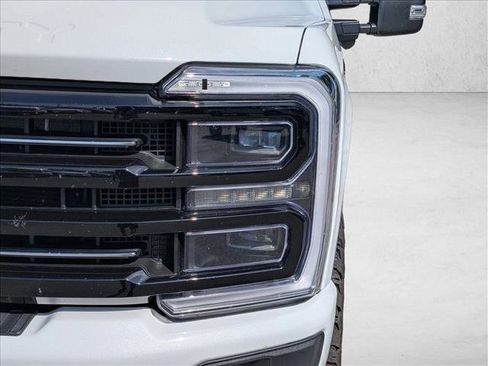 Used 2025 Ford F250 Platinum AWD/4WD image 2