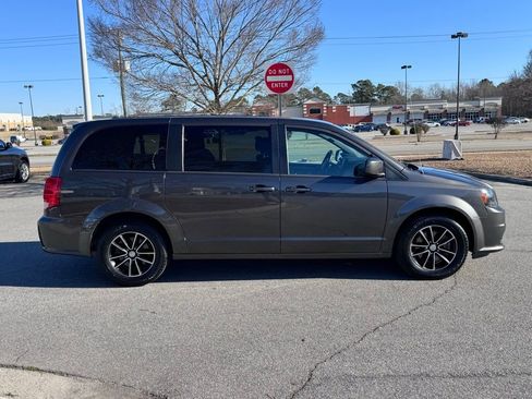 Used 2019 Dodge Grand Caravan SE image 18