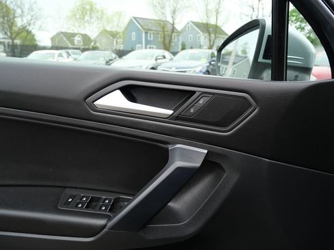 Used 2021 Volkswagen Tiguan SE w/ Panoramic Sunroof Package AWD/4WD image 14