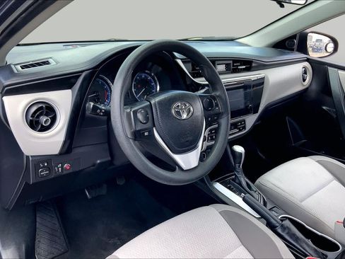 Used 2018 Toyota Corolla LE FWD image 17