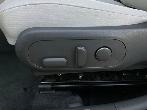 Used 2025 Hyundai Kona SEL image 11