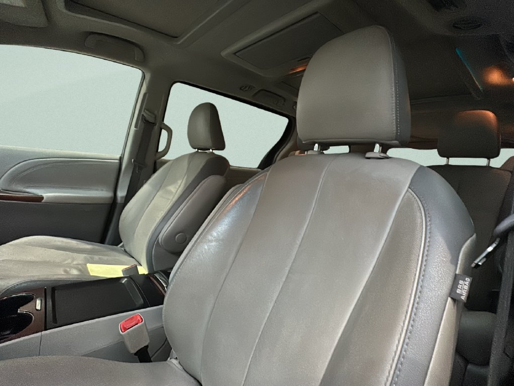 Used 2011 Toyota Sienna Limited AWD/4WD image 15