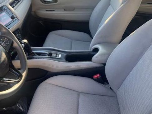 Used 2017 Honda HR-V LX image 9