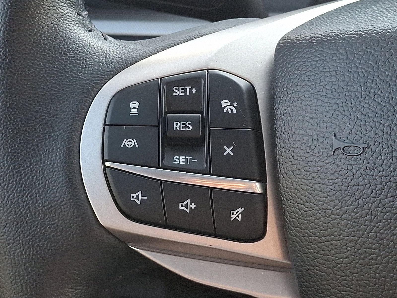 Used 2024 Ford Explorer XLT w/ Equipment Group 202A AWD/4WD image 22