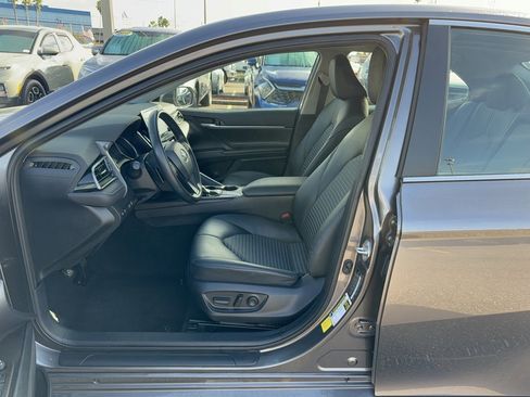 Used 2023 Toyota Camry SE image 12
