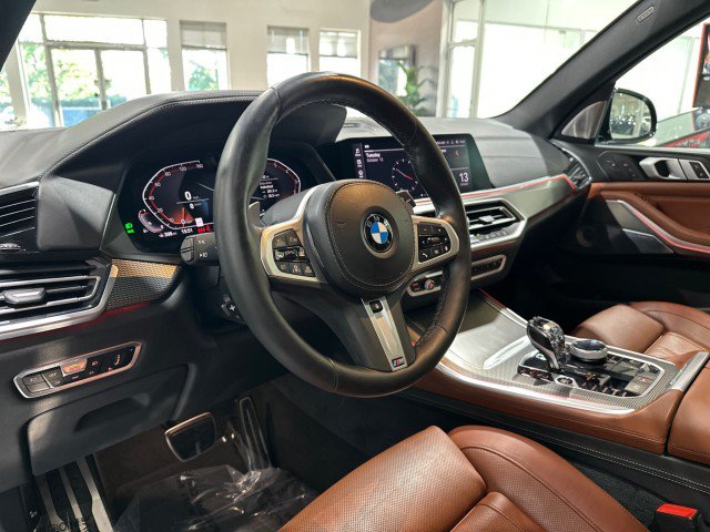 Used 2019 BMW X5 xDrive50i w/ M Sport Package AWD/4WD image 3