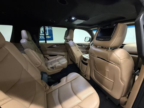 Used 2019 Cadillac Escalade Platinum AWD/4WD image 6