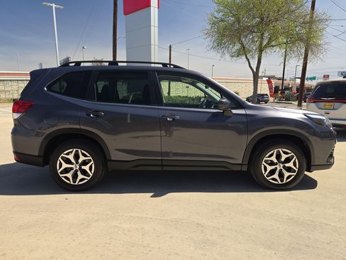 Used 2023 Subaru Forester Premium AWD/4WD image 2