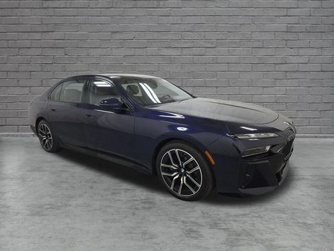 Used 2023 BMW i7 xDrive60 AWD/4WD image 6