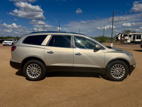 Used 2011 Buick Enclave CXL FWD image 4