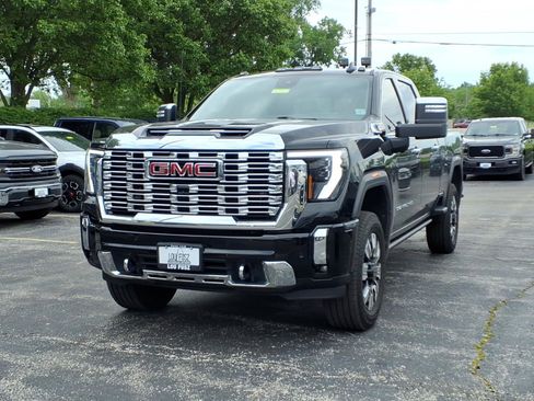 Used 2024 GMC Sierra 2500 Denali w/ Denali Reserve Package AWD/4WD image 3