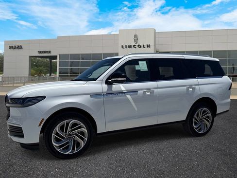 New 2026 Lincoln Navigator Reserve AWD/4WD image 7