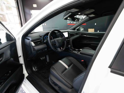 Used 2025 Toyota Camry SE FWD image 8