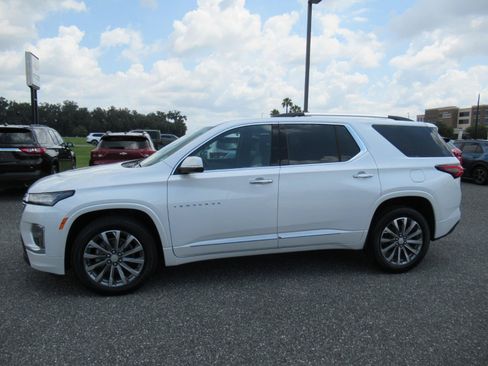 Used 2023 Chevrolet Traverse Premier FWD image 4