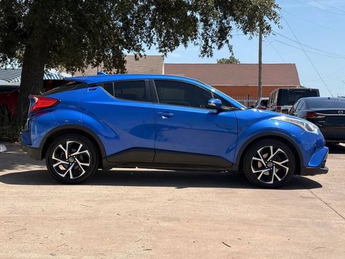 Used 2018 Toyota C-HR XLE FWD image 2
