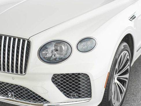 Used 2025 Bentley Bentayga Extended Wheelbase image 7