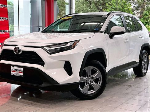 Used 2022 Toyota RAV4 XLE AWD/4WD image 1
