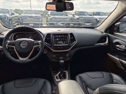 Used 2018 Jeep Cherokee Limited FWD image 4