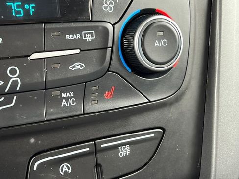 Used 2019 Ford Escape SE image 25