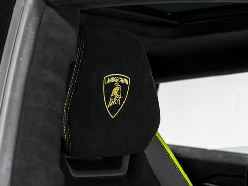 Used 2024 Lamborghini Urus Performante AWD/4WD image 41
