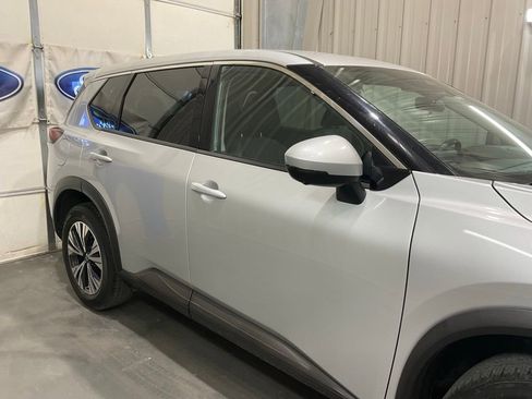 Used 2021 Nissan Rogue SV image 4