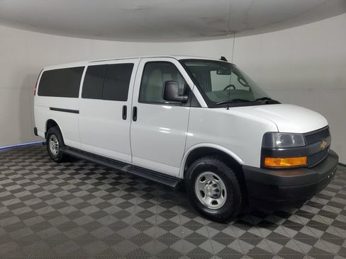 Used 2023 Chevrolet Express 3500 LS RWD image 3