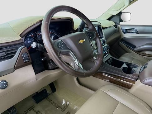Used 2018 Chevrolet Suburban LT RWD image 9