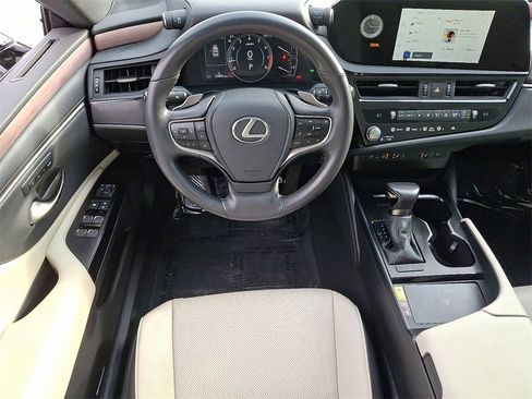 Used 2024 Lexus ES 250 w/ Premium Package image 11