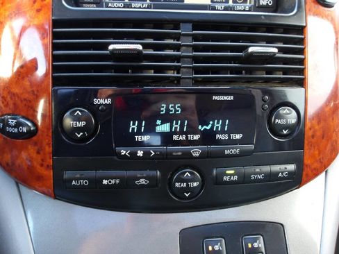 Used 2008 Toyota Sienna XLE Limited image 17