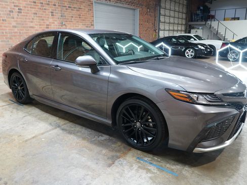 Used 2023 Toyota Camry XSE image 3
