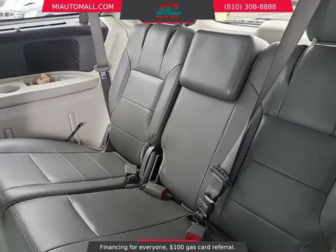Used 2011 Volkswagen Routan SEL FWD image 12