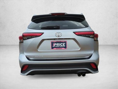 Used 2022 Toyota Highlander XSE image 7