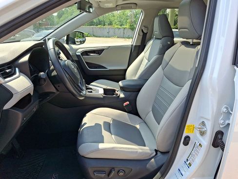 Used 2019 Toyota RAV4 Limited w/ Carpet Mat Package AWD/4WD image 9