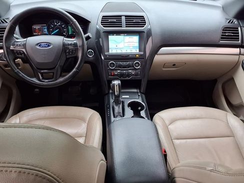 Used 2018 Ford Explorer XLT w/ Equipment Group 202A AWD/4WD image 12