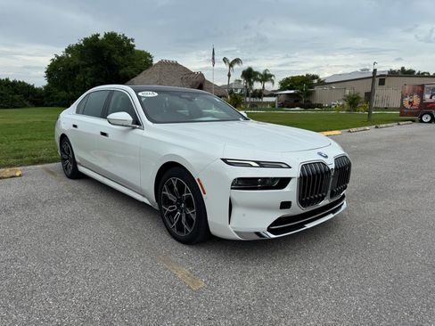 Used 2024 BMW i7 eDrive50 w/ Premium Package RWD image 1