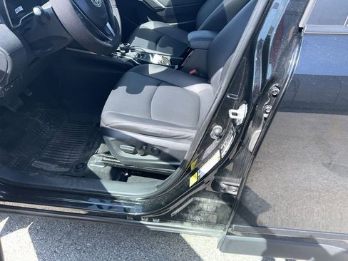 Used 2025 Toyota Corolla Cross XLE w/ Convenience Package image 15