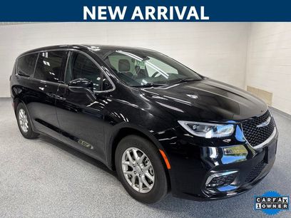 Used 2026 Chrysler Pacifica Select