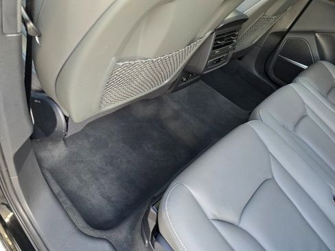 Used 2025 Audi Q7 3.0T Premium Plus image 42