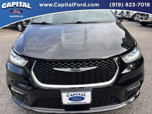 Used 2025 Chrysler Pacifica Select FWD image 10