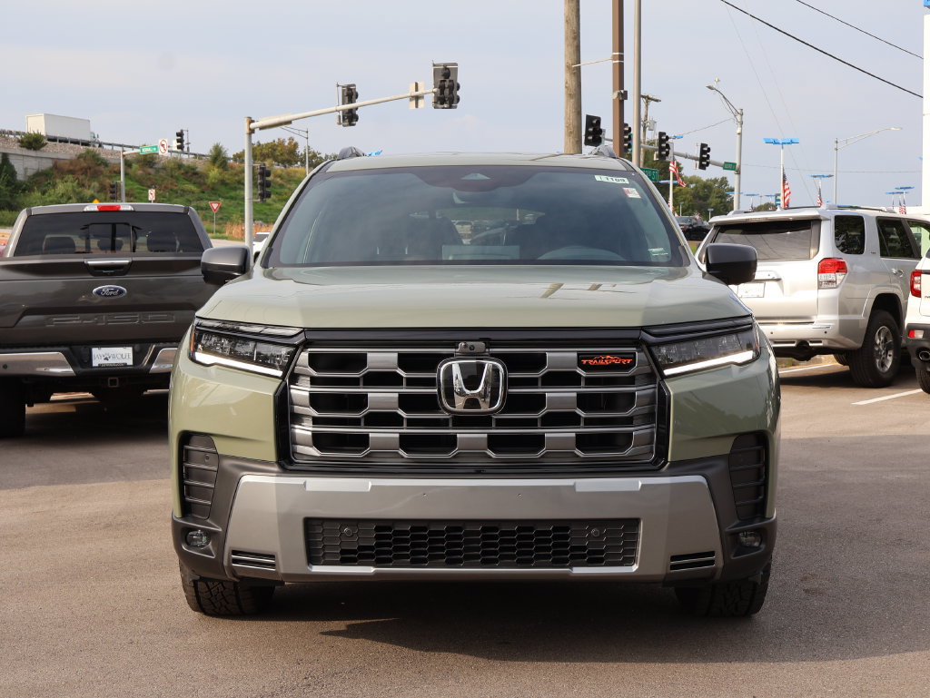 Used 2026 Honda Pilot TrailSport image 2