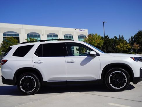 Used 2026 Honda Pilot Touring image 7