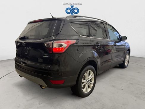 Used 2017 Ford Escape SE w/ Equipment Group 201A image 5